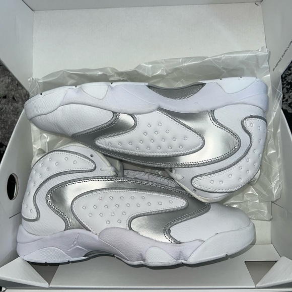 Jordan Women’s Air OG - Picture 2 of 7